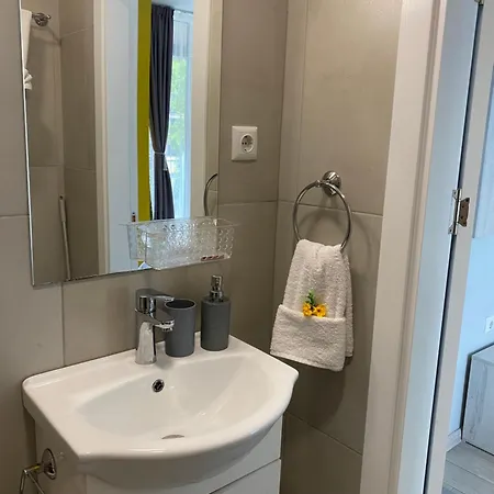 Siyana Varna-free Parking Apartment