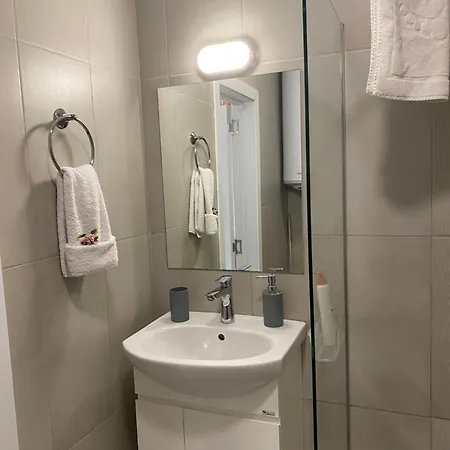 Siyana Varna-free Parking