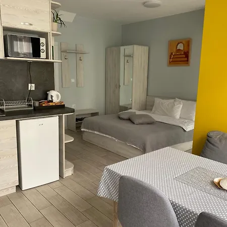 Siyana Varna-free Parking Daire